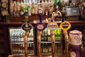 Historische Pubs in London – Die ältesten und charmantesten Kneipen entdecken Englisches Pup in London